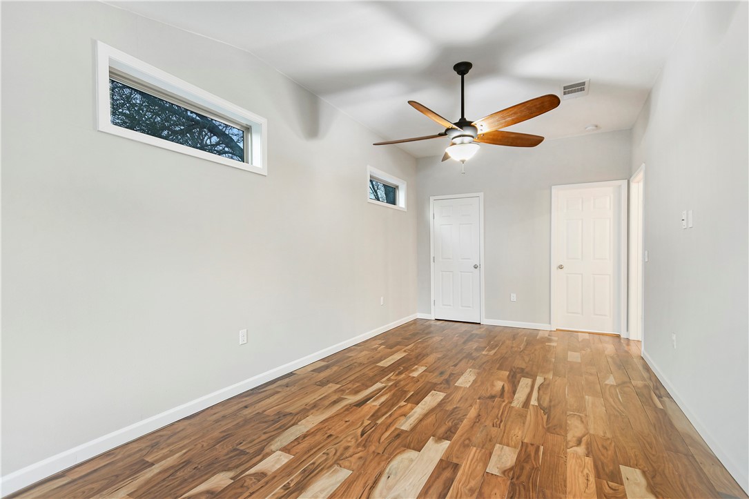 108 East Skyview Road Austin, TX 78752 - Photo 14 of 28 Primary bedroom