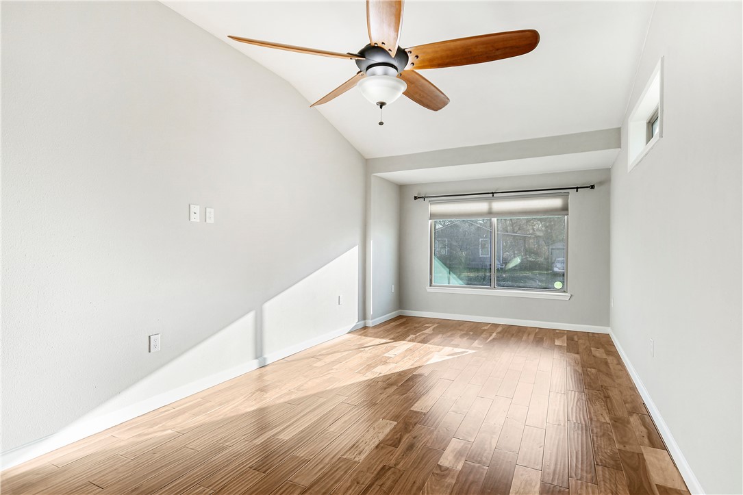108 East Skyview Road Austin, TX 78752 - Photo 15 of 28 Primary bedroom