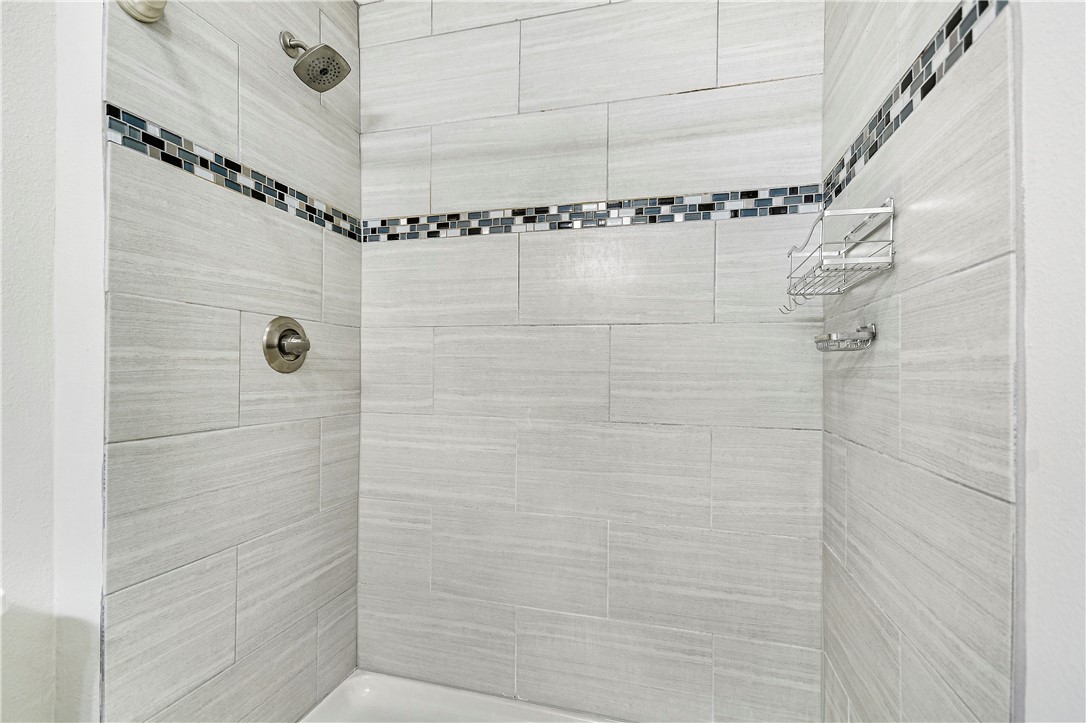 108 East Skyview Road Austin, TX 78752 - Photo 17 of 28 Primary shower