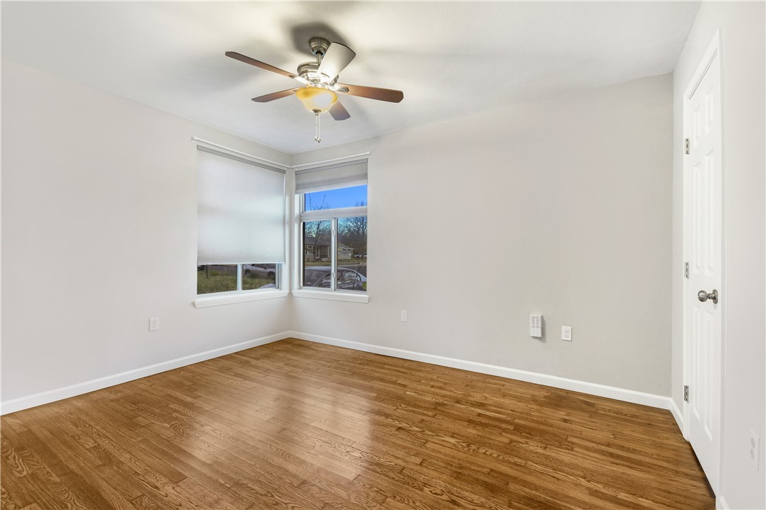 108 East Skyview Road Austin, TX 78752 - Photo 20 of 28 Third bedroom