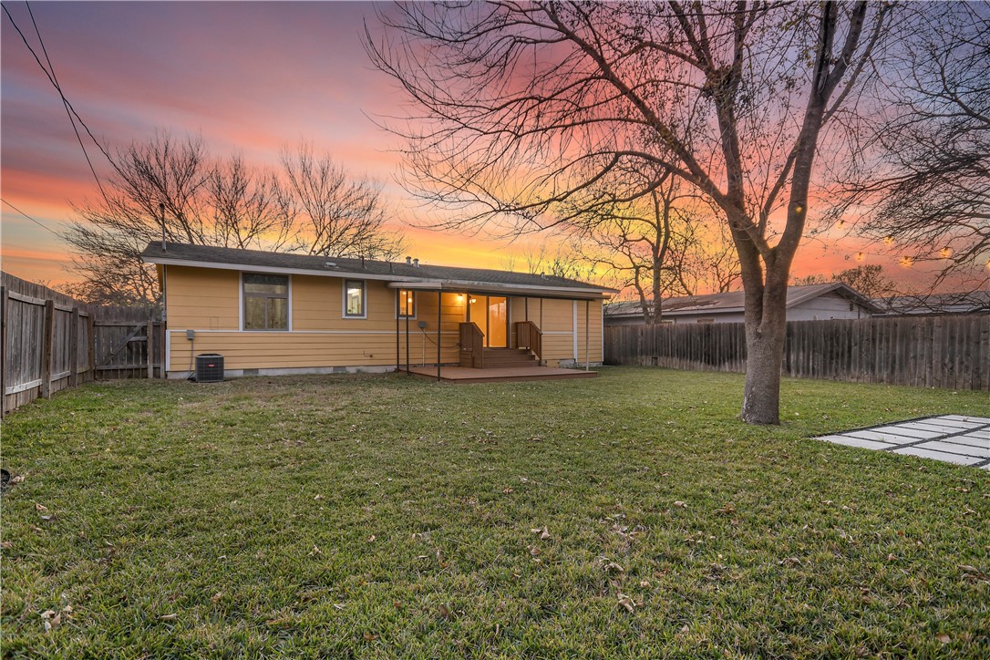 108 East Skyview Road Austin, TX 78752 - Photo 24 of 28 Private Backyard to enjoy the Texas sunsets!