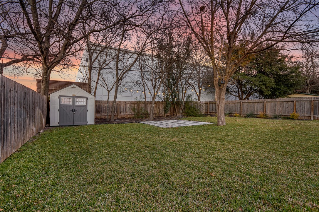 108 East Skyview Road Austin, TX 78752 - Photo 27 of 28