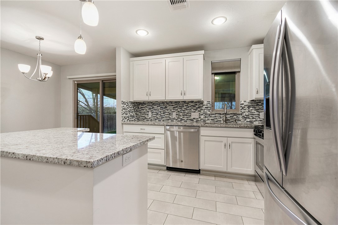 108 East Skyview Road Austin, TX 78752 - Photo 7 of 28 Serving bar for meal prep and gathering hub