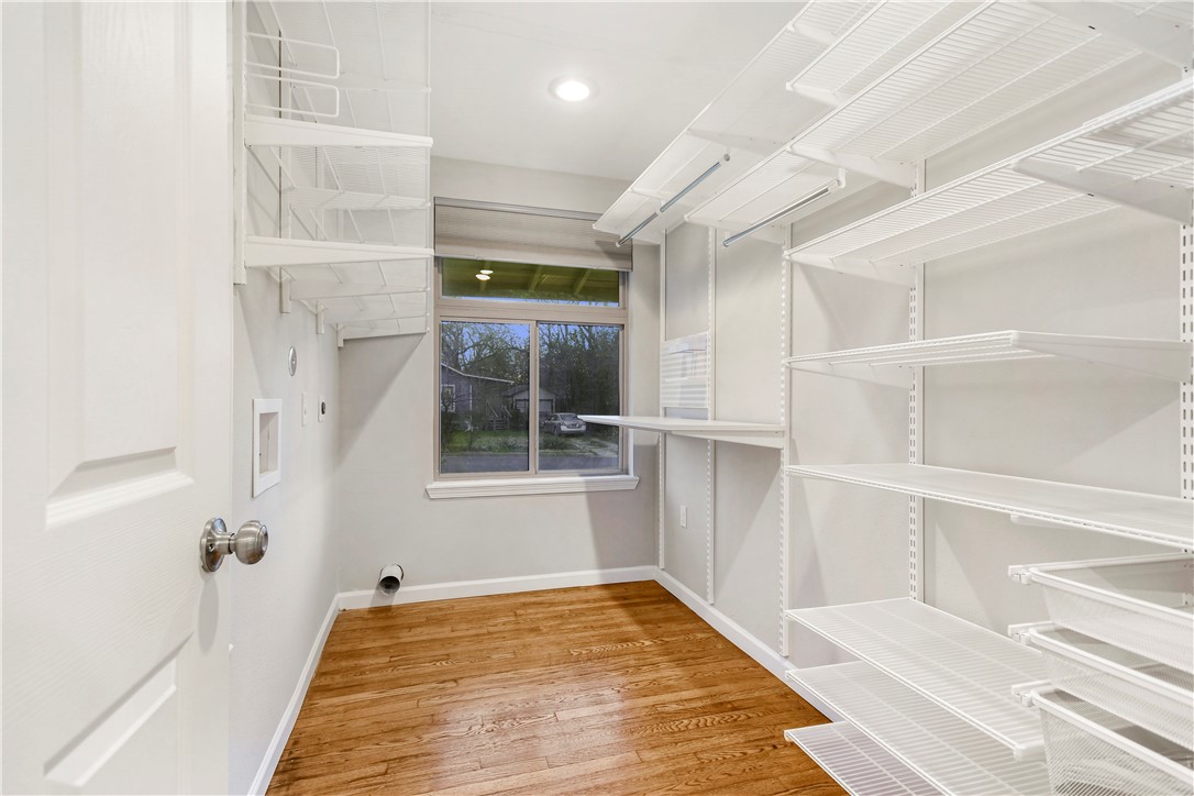108 East Skyview Road Austin, TX 78752 - Photo 9 of 28 Awesome space for the pantry and utility room!