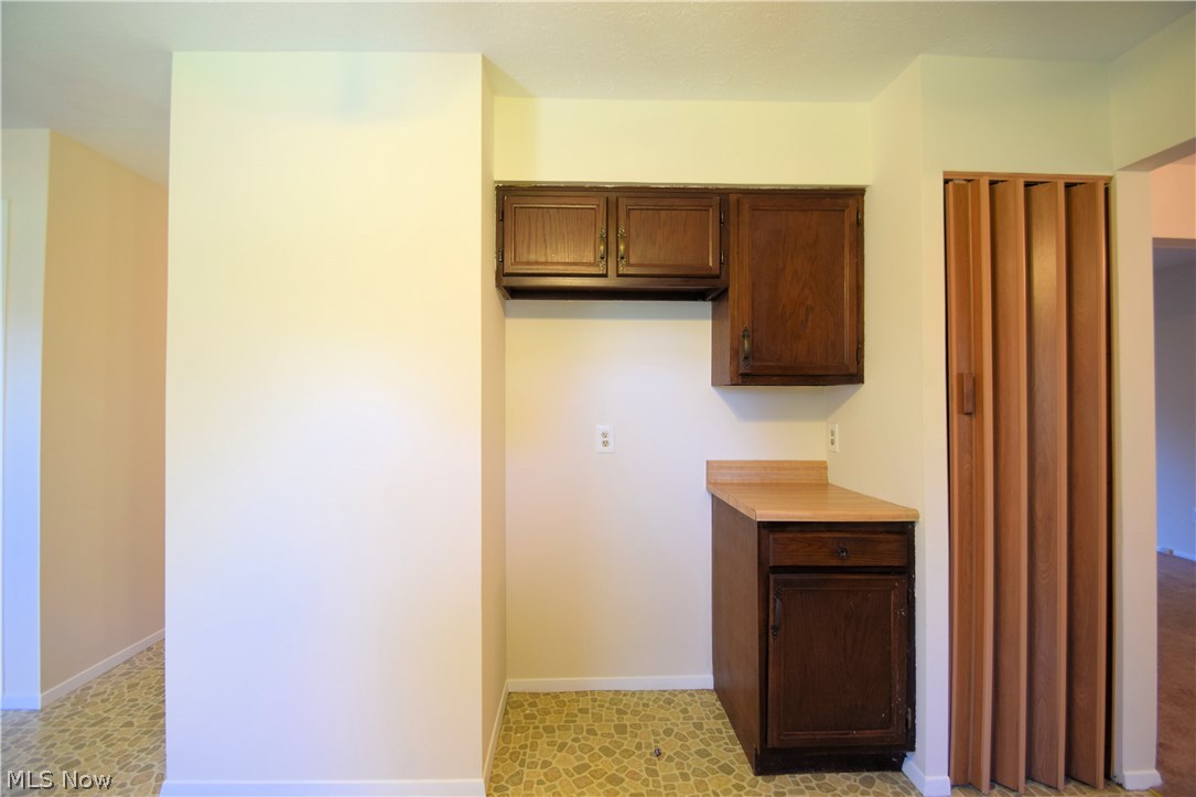 8564 Newcomb Drive Parma, OH 44129 - Photo 4 of 31