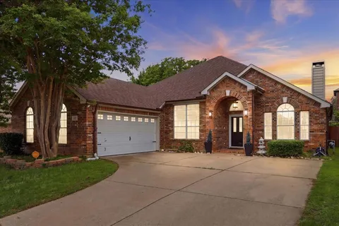$380,000 | 520 Sandra Lane, Grand Prairie, TX 75052