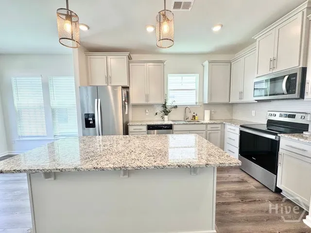 $2,300 | 28 Pomona Circle, Savannah, GA 31419