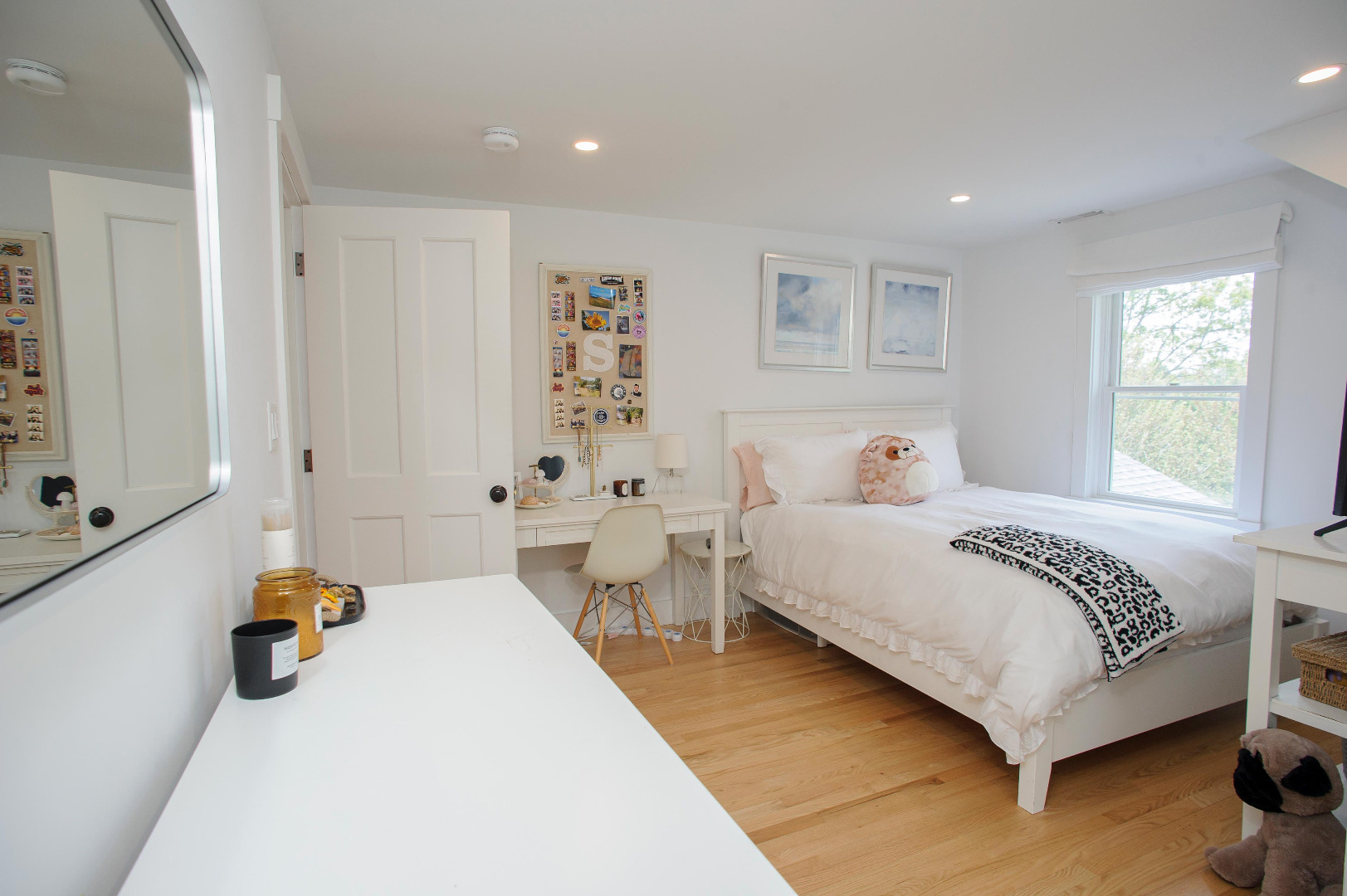 31 North Street Edgartown, MA 02539 - Photo 32 of 49 a bedroom with a bed and a window