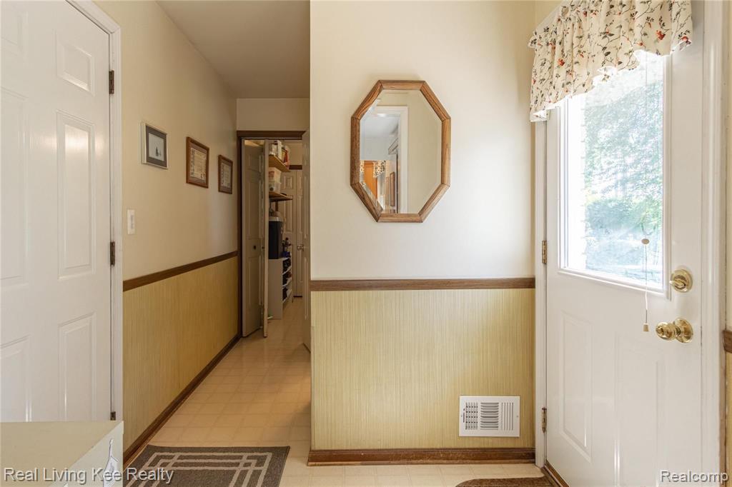 2155 Wayward Drive Rochester Hills, MI 48309 - Photo 17 of 38