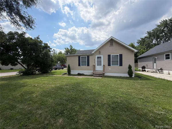 $199,000 | 19820 East 14 Mile Road, Roseville, MI 48066