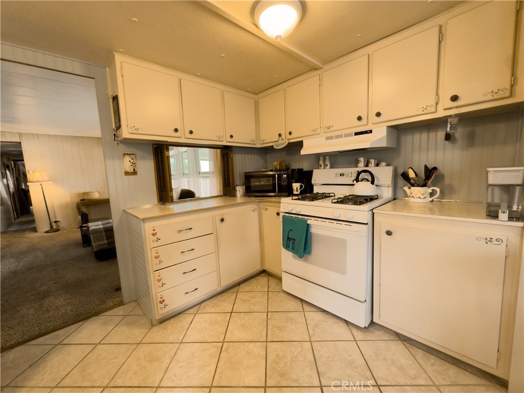 1255 Amethyst Street, Unit 44 Mentone, CA 92359 - Photo 11 of 27 a kitchen with cabinets oven and a sink