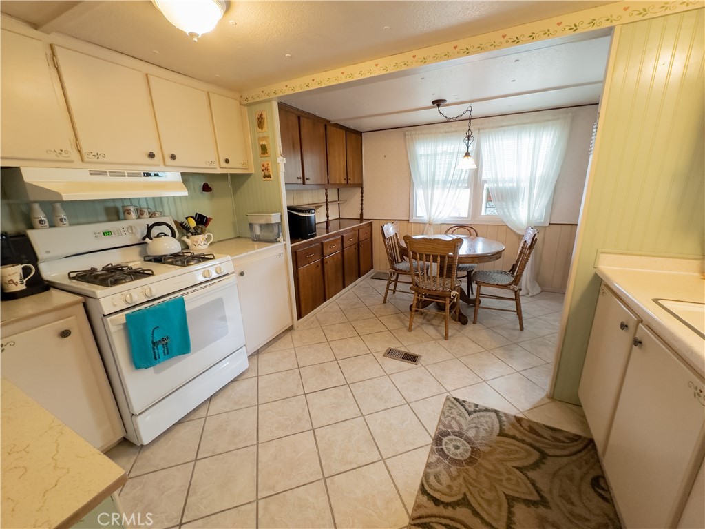 1255 Amethyst Street, Unit 44 Mentone, CA 92359 - Photo 10 of 27 a kitchen with a stove a sink and a refrigerator