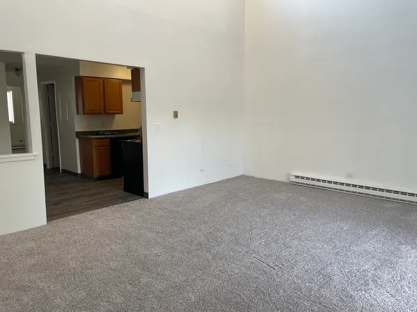 $1,650 | 1023 Kuhn Road, Unit 4, Carol Stream, IL 60188