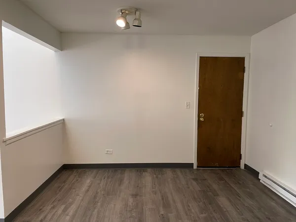 $1,650 | 1023 Kuhn Road, Unit 4, Carol Stream, IL 60188