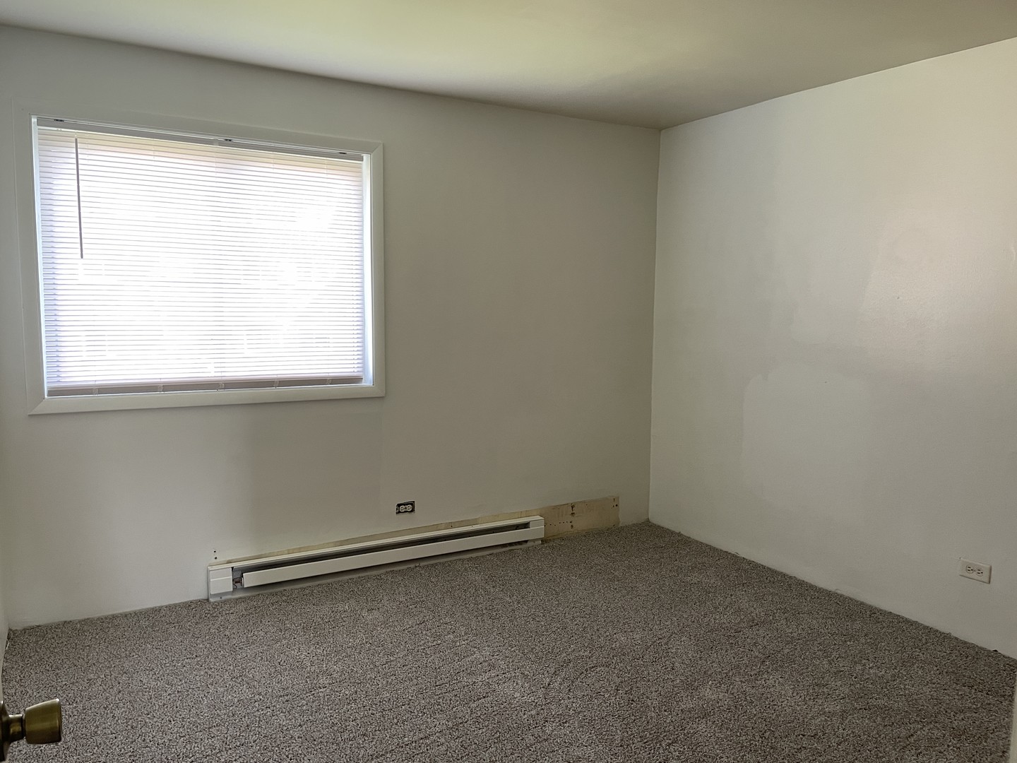 1023 Kuhn Road, Unit 4 Carol Stream, IL 60188 - Photo 8 of 9 an empty room with a window
