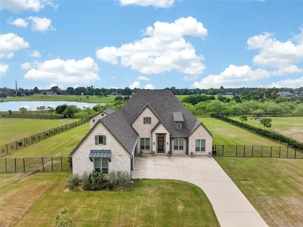 $899,999 | 308 Virgil Drive, Sunnyvale, TX 75182