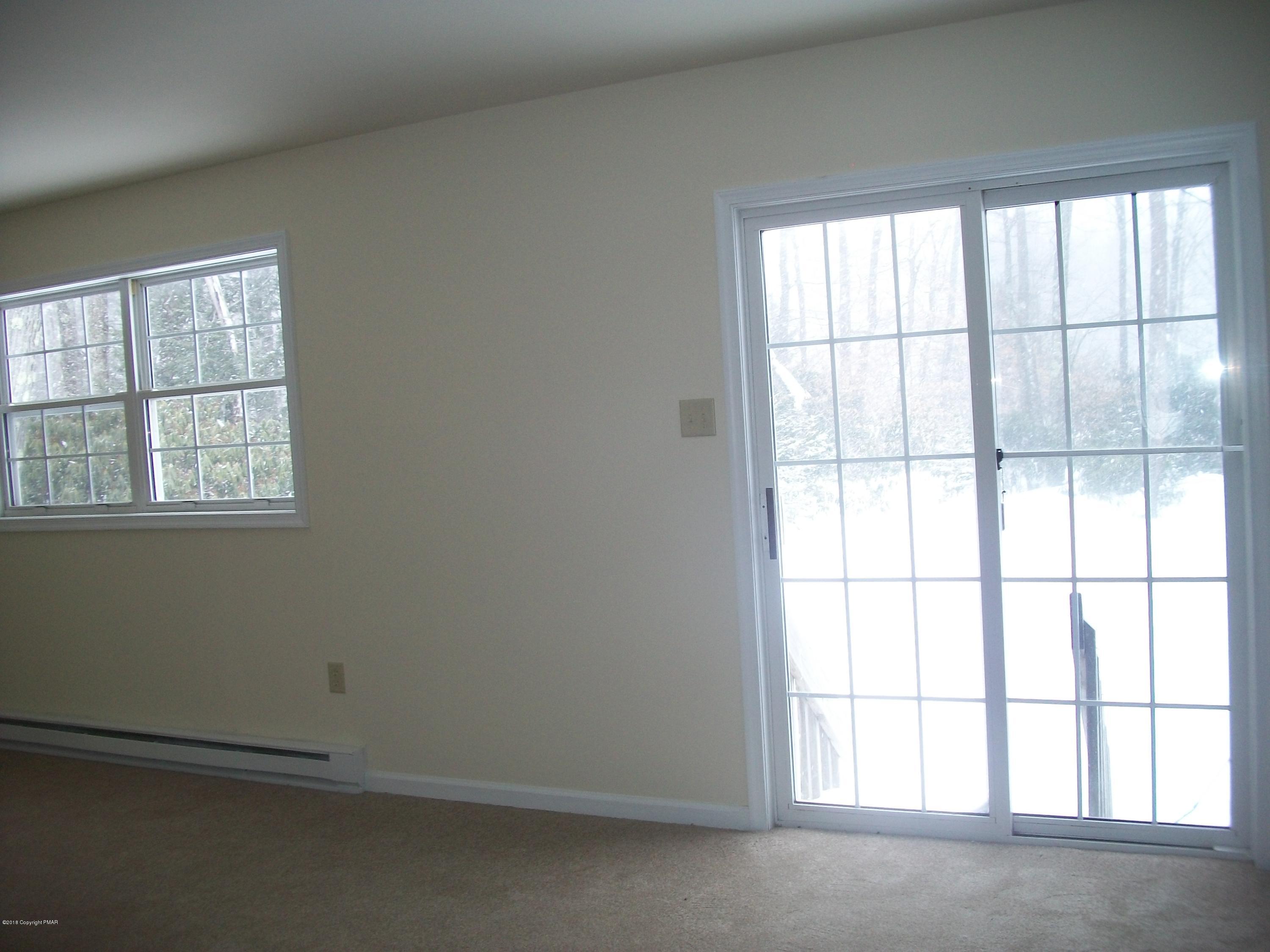 235 Lake Road Tobyhanna, PA 18466 - Photo 9 of 15 dining area