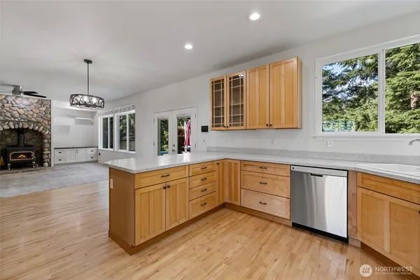 $999,950 | 31502 40th Avenue South, Roy, WA 98580