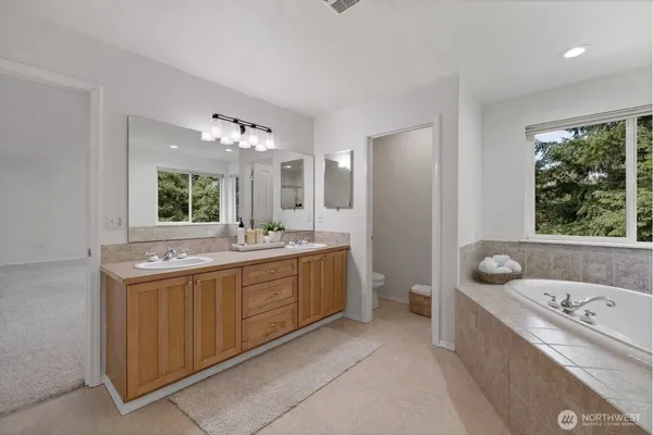 $999,950 | 31502 40th Avenue South, Roy, WA 98580