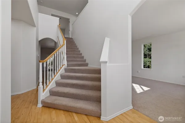 $999,950 | 31502 40th Avenue South, Roy, WA 98580