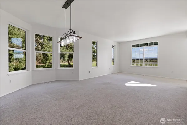 $999,950 | 31502 40th Avenue South, Roy, WA 98580