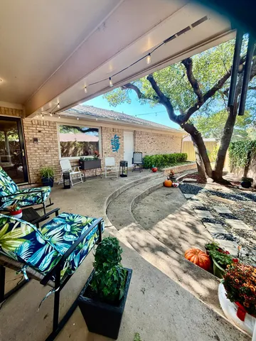 $374,900 | 9204 Lynnhaven Avenue, Lubbock, TX 79423