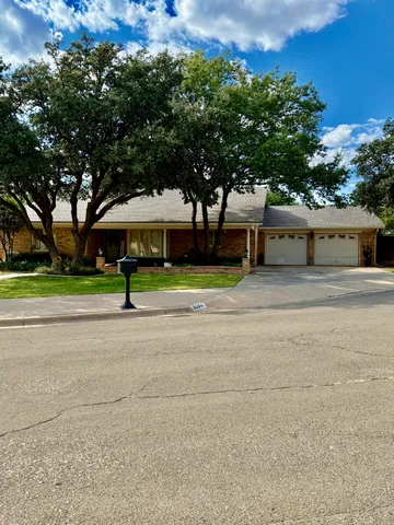 $374,900 | 9204 Lynnhaven Avenue, Lubbock, TX 79423
