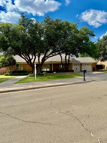 $374,900 | 9204 Lynnhaven Avenue, Lubbock, TX 79423
