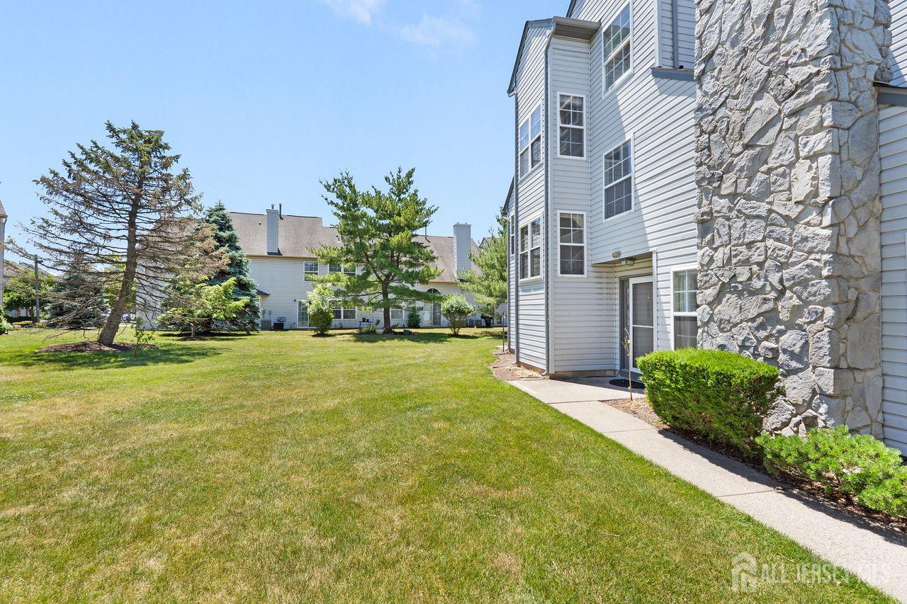385 Draco Road Piscataway, NJ 08854 - Photo 3 of 25