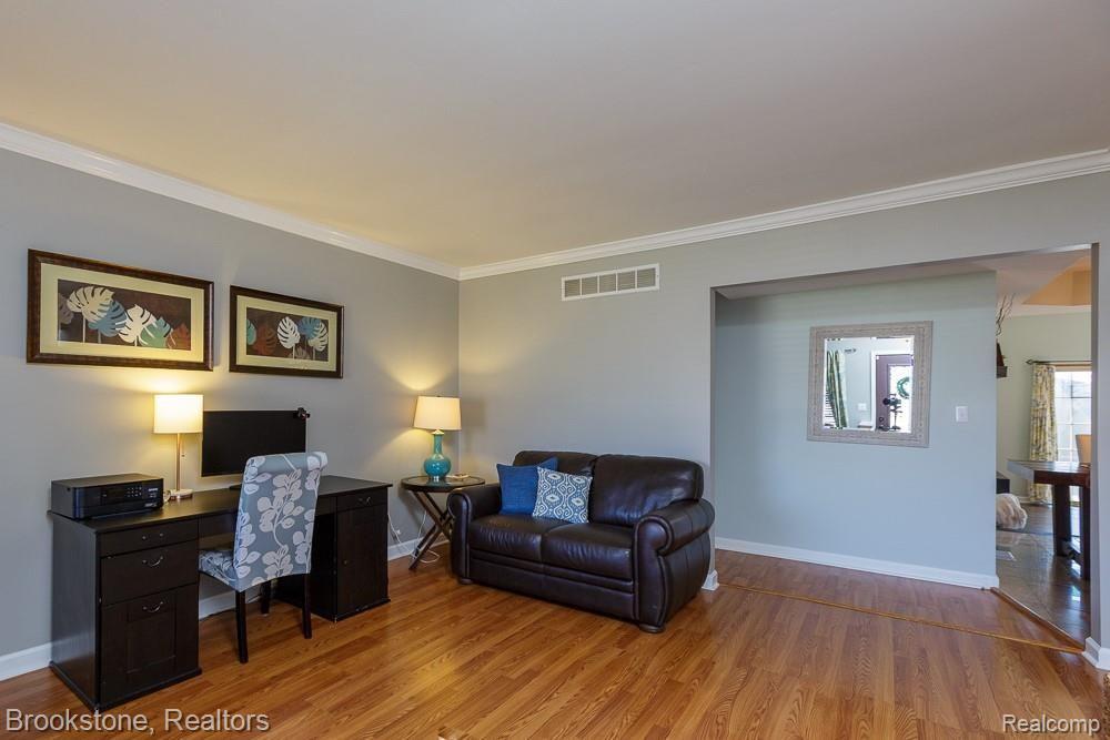 47675 Chrys Road Macomb, MI 48044 - Photo 7 of 38 Chrys_07.JPG