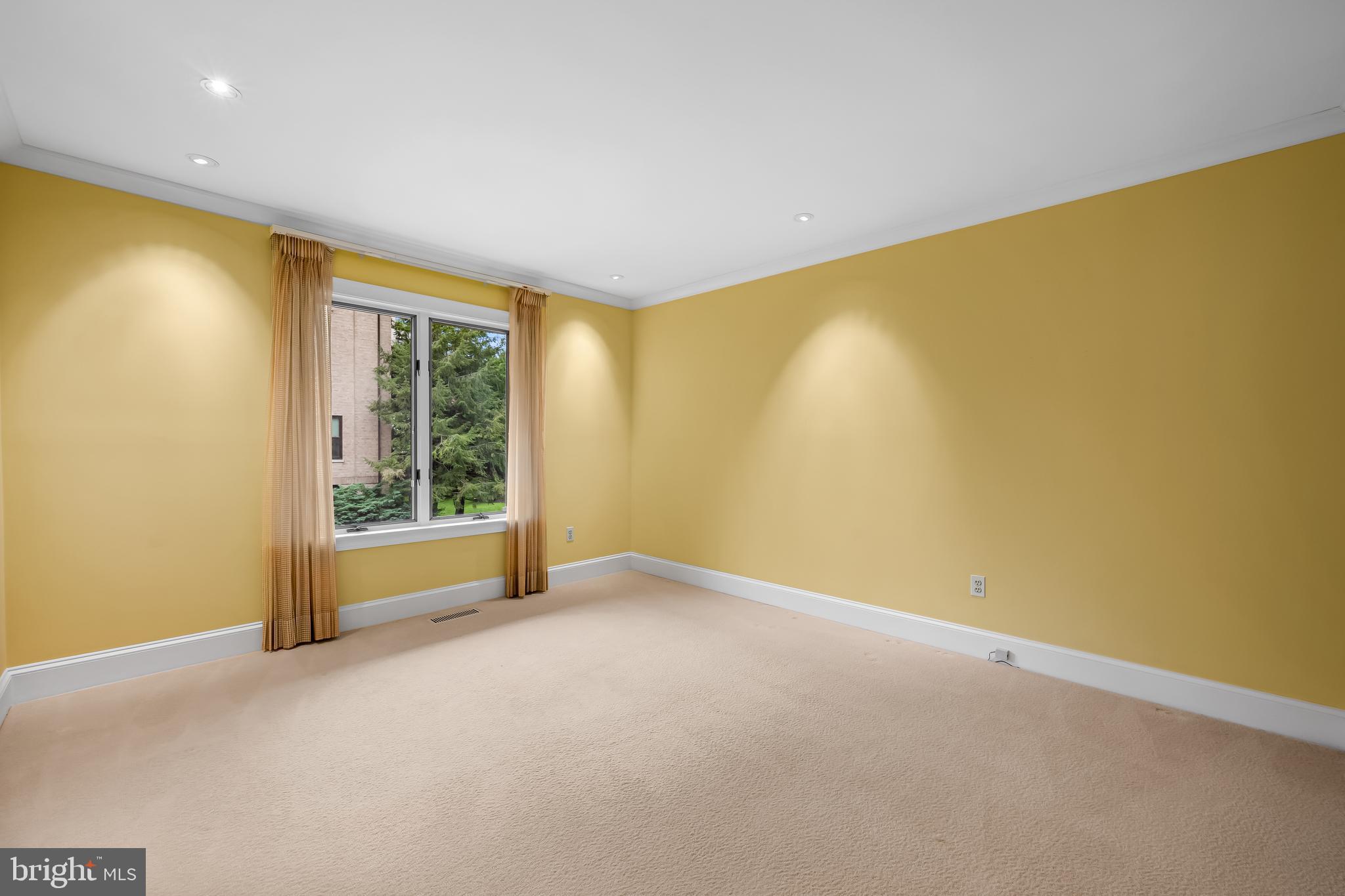 5700 Coley Court Baltimore, MD 21210 - Photo 19 of 53 a view of an empty room with a window