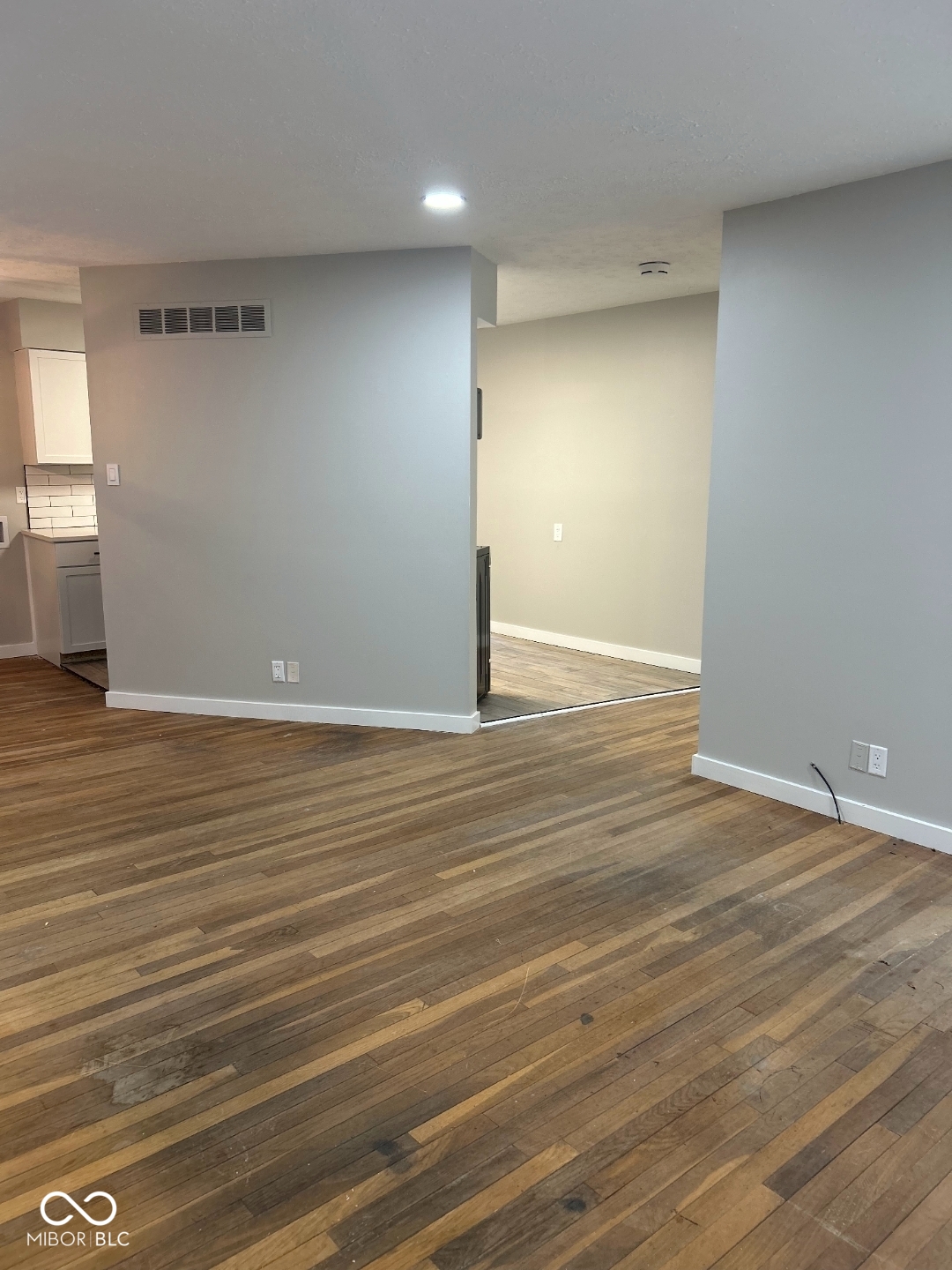 4617 North Kenmore Road Indianapolis, IN 46226 - Photo 3 of 33