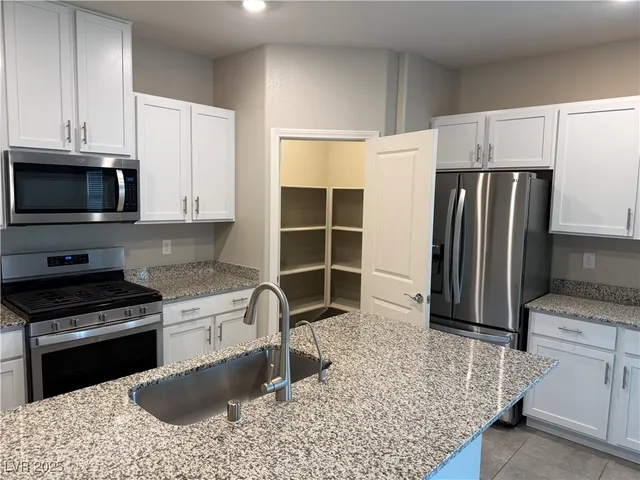 $2,600 | 7911 Pearly Court, North Las Vegas, NV 89084