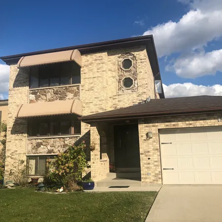 $2,700 | 8841 Chester Avenue, Unit 3, Niles, IL 60714