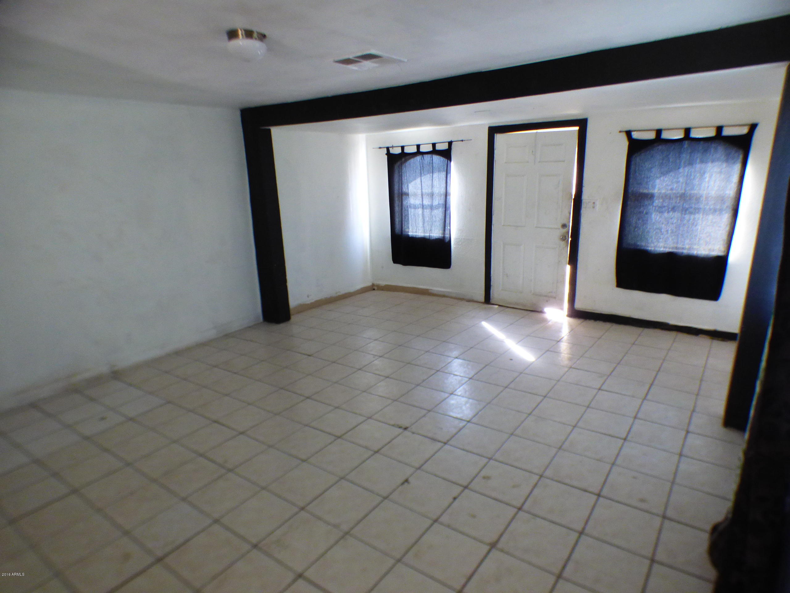 3520 West Coronado Road Phoenix, AZ 85009 - Photo 4 of 13 an empty room with windows