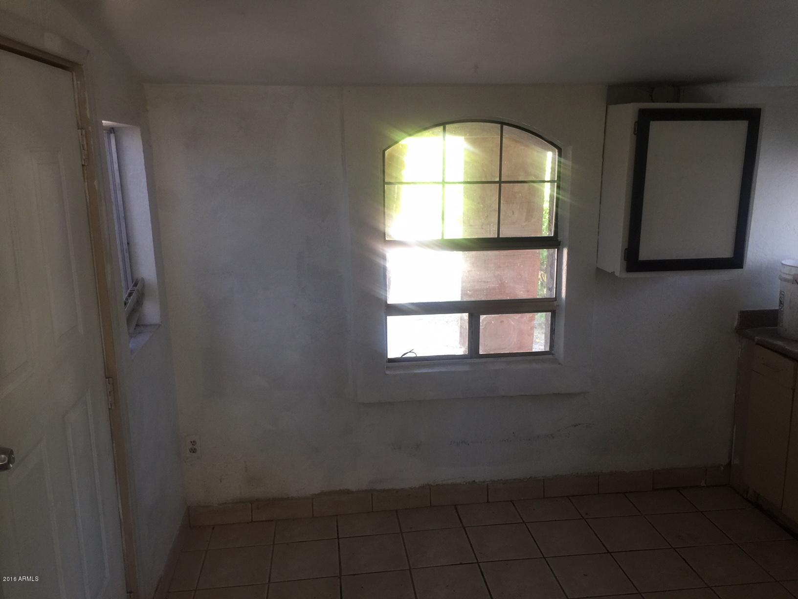3520 West Coronado Road Phoenix, AZ 85009 - Photo 6 of 13 an empty room with a window