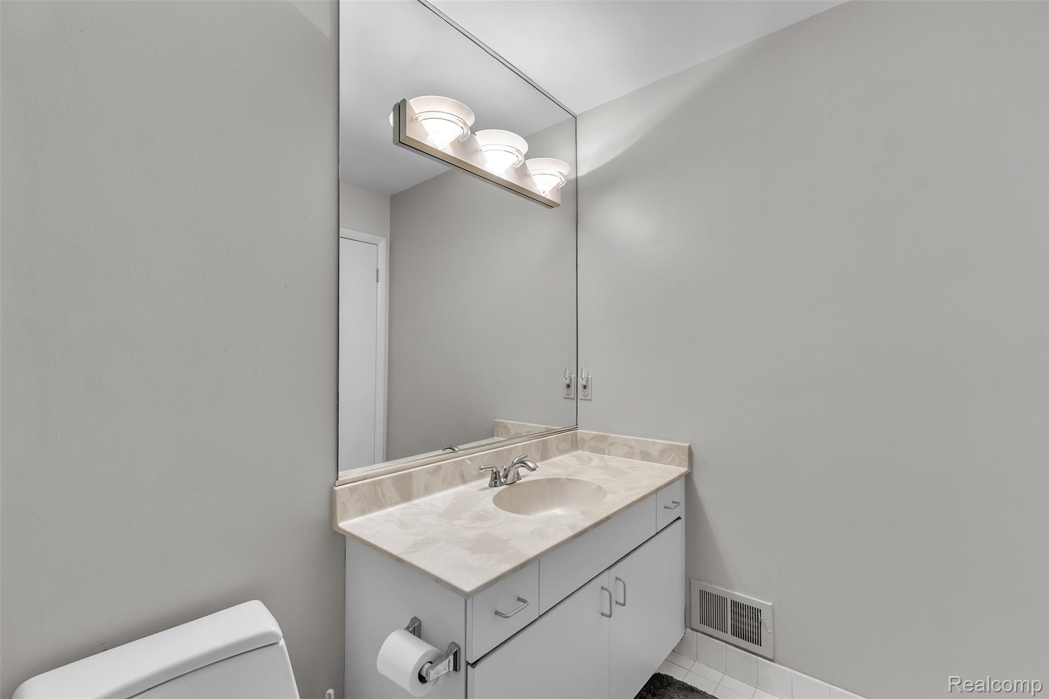 5520 Ridgewood Road West Bloomfield, MI 48322 - Photo 43 of 52 ridgewood-43.jpg