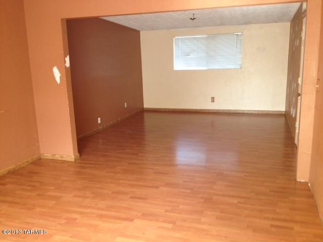 2417 South Prudence Road Tucson, AZ 85710 - Photo 2 of 17 Gallery Image 2