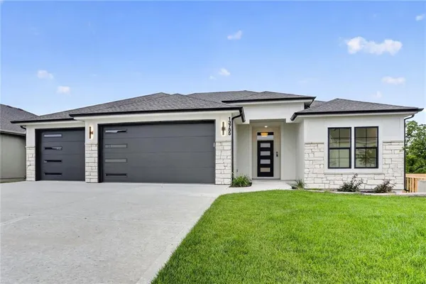 $719,900 | 13755 Northwest 70 Street, Parkville, MO 64152