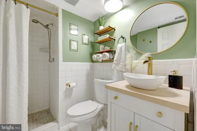 $700,000 | 2155 Veenendaal Court, Herndon, VA 20170