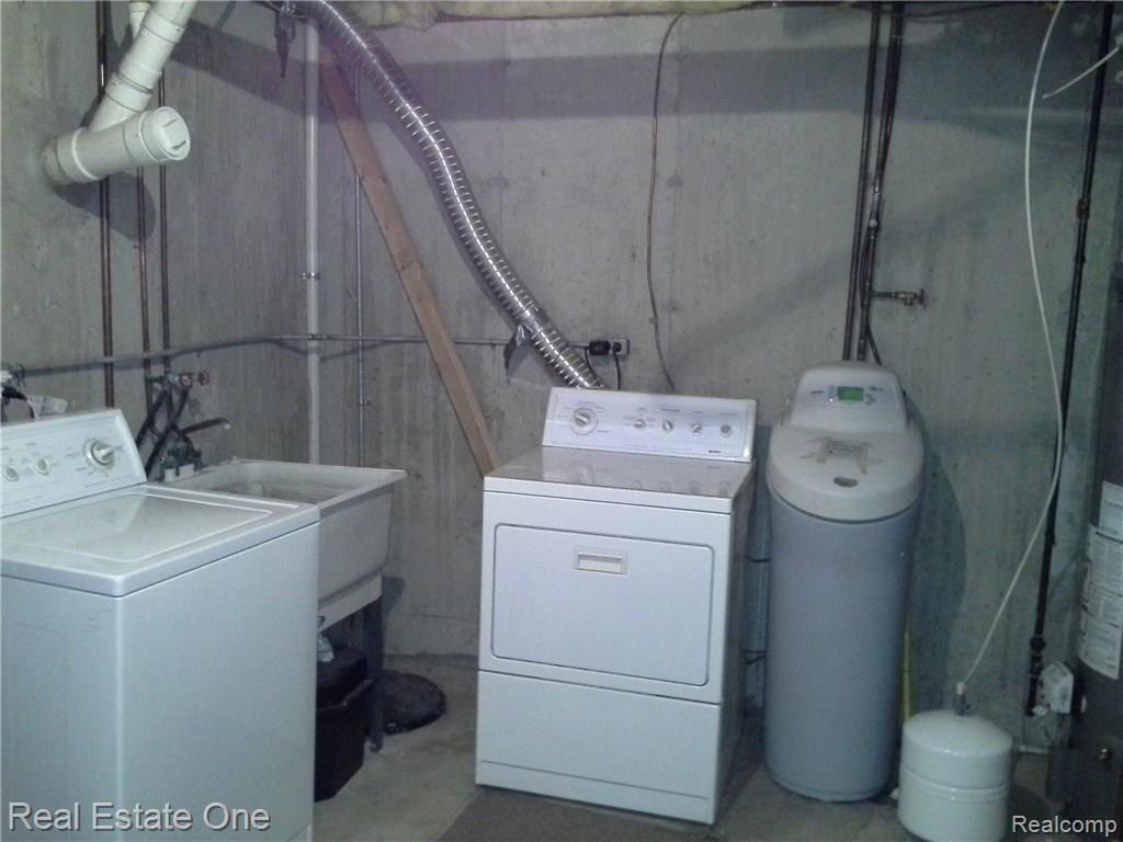 2577 South Commerce Road, Unit 11 Wolverine Lake, MI 48390 - Photo 42 of 57