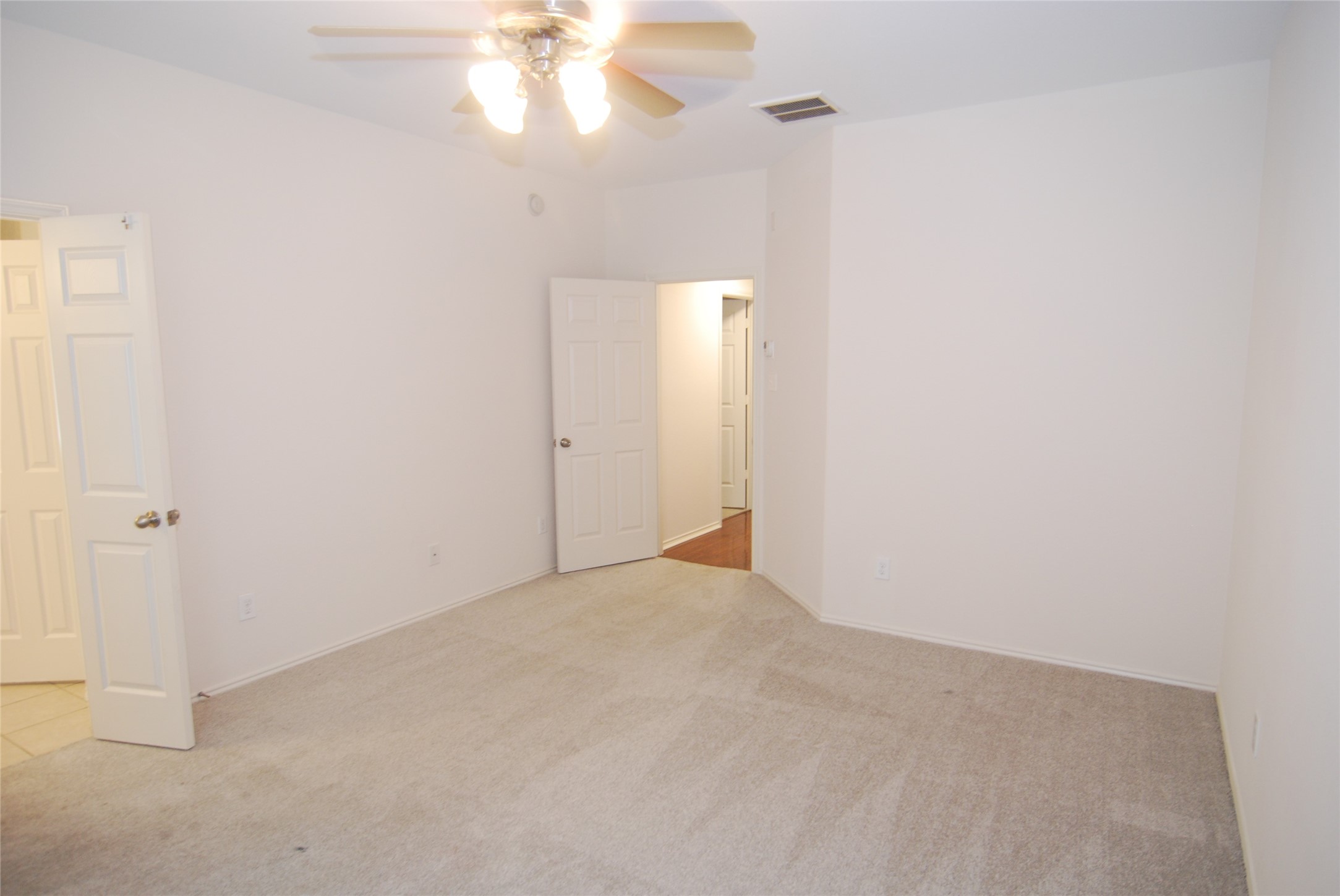 2834 Lockeridge Pines Drive Spring, TX 77386 - Photo 11 of 20 Primary bedroom