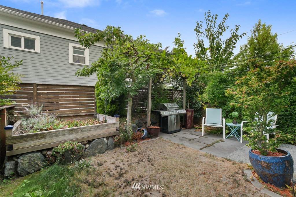 769 North 74th Street, Unit B Seattle, WA 98103 - Photo 22 of 23 Gallery Image 22