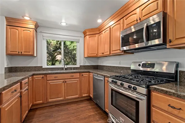 $537,500 | 19335 Oak Crossing Road, Newhall, CA 91321