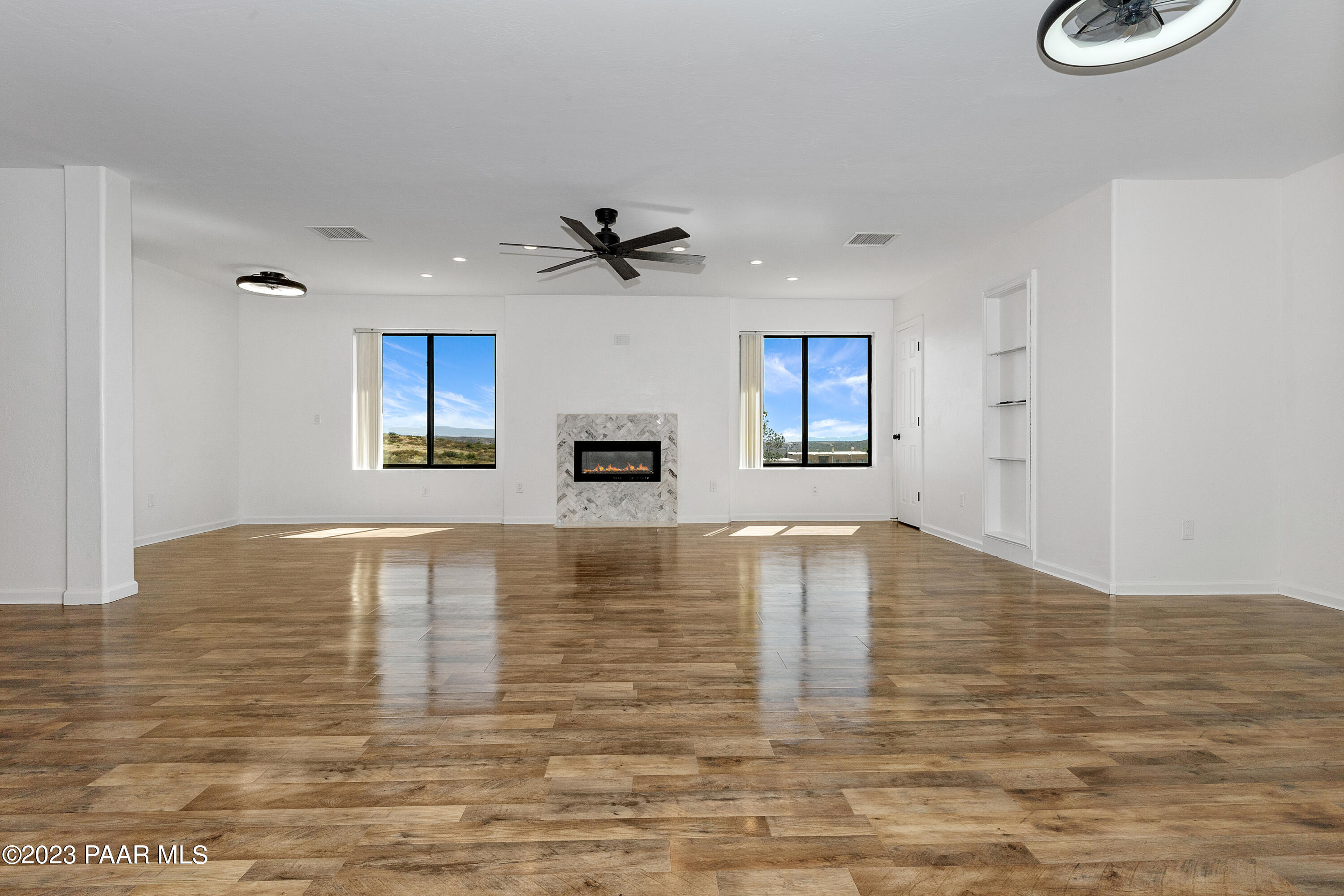 1755 South Orme Road Dewey, AZ 86327 - Photo 8 of 33 Living Room