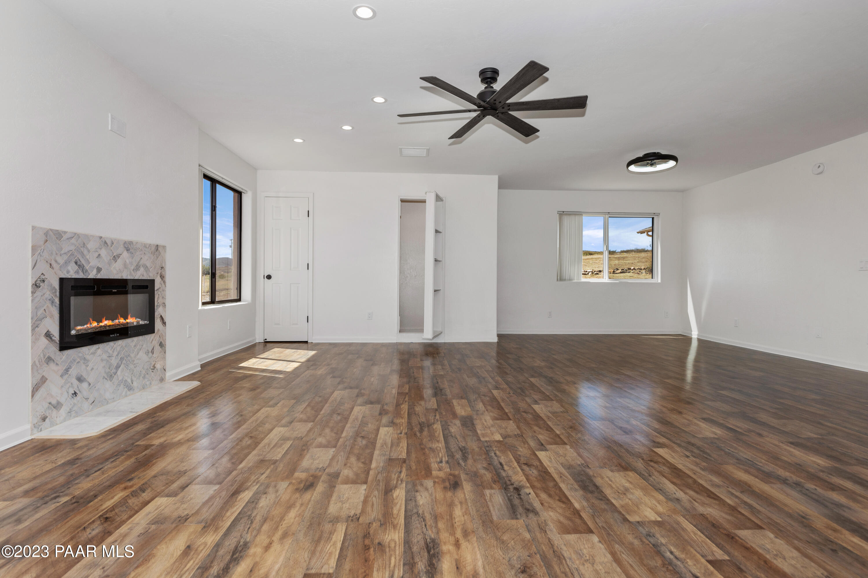 1755 South Orme Road Dewey, AZ 86327 - Photo 9 of 33 Living Room