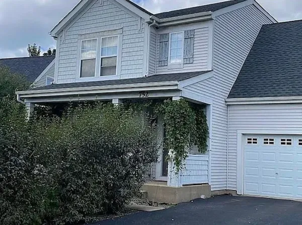 $395,000 | 752 South Parkside Drive, Round Lake, IL 60073