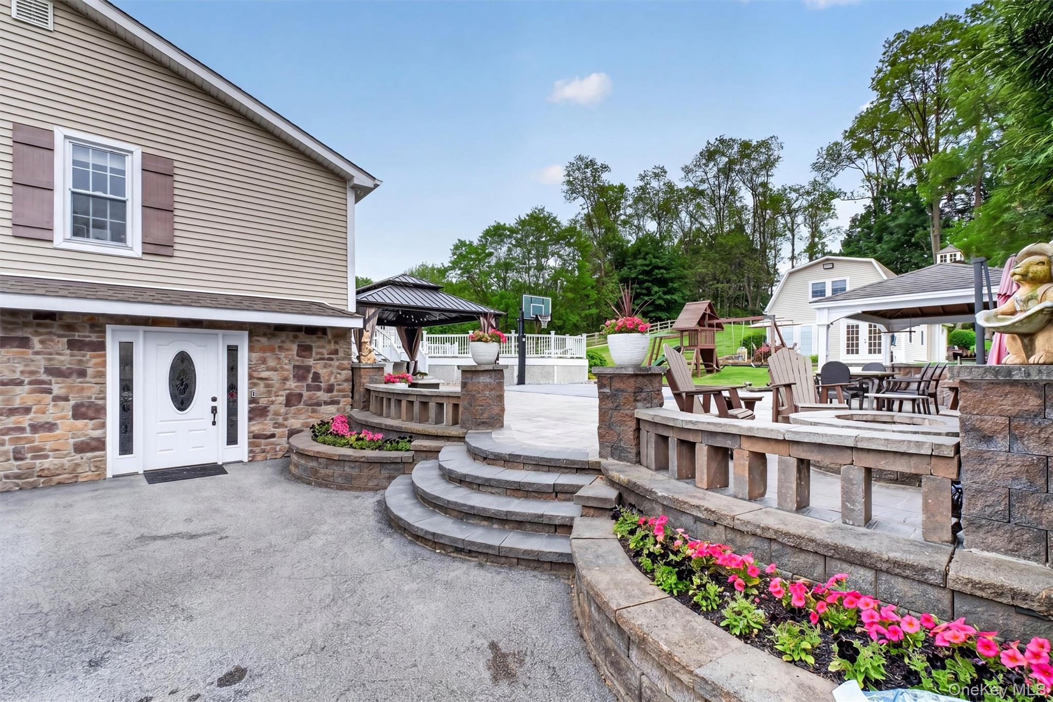 46 Camelot Road Poughkeepsie, NY 12601 - Photo 3 of 50