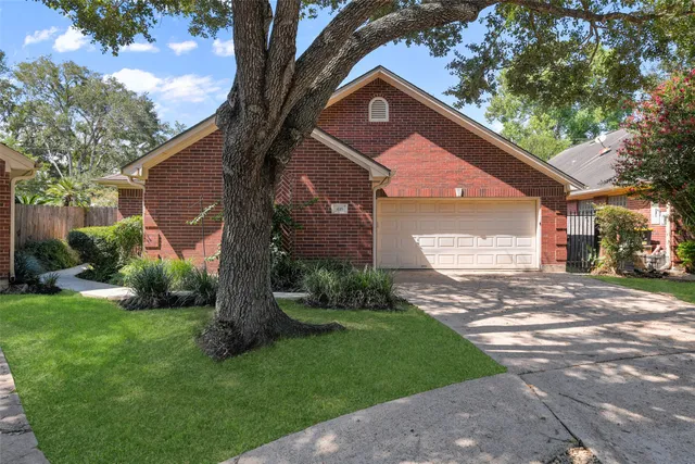 $5,800 | 416 Live Oak Lane, Friendswood, TX 77546