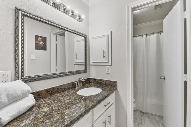 $5,800 | 416 Live Oak Lane, Friendswood, TX 77546